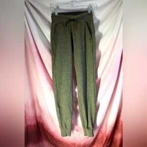 Lululemon Women’s Heather Green Joggers 🌵2